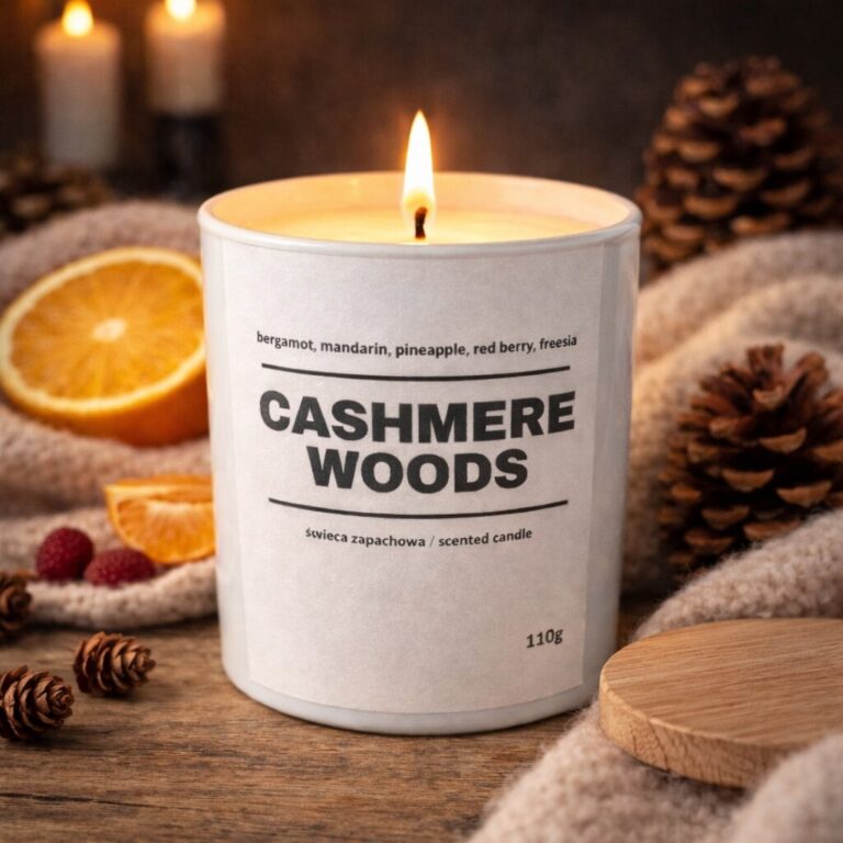 Świeca zapachowa CASHMERE WOODS 10% - białe szkło